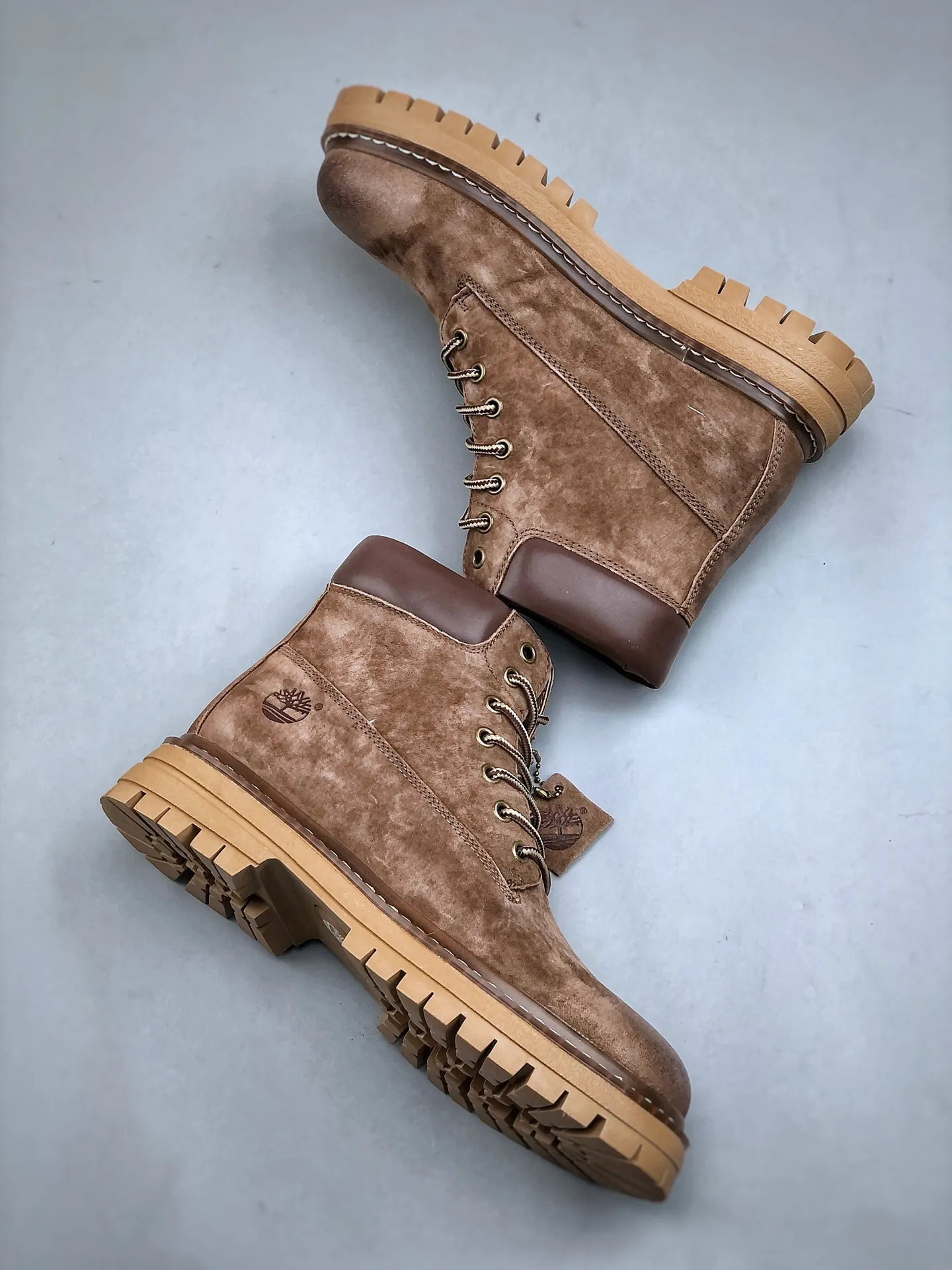 Local self-pickup💰560 supports store release. New goods🚀#Timberland Timberland/Timberland classic outdoor casual rhubarb boots series. Guangdong factory quality. Original box and original packaging. The fabric is made of Italian 🇮🇹 top-grade frosted fine-grained cowhide. It is paired with anti-odor and anti-corrosion genuine leather latex insoles to give you a perfect wearing experience. The quality is exquisite and durable. A must-have for sportsmen. Specializes in not looking handsome. High-quality and first-class foot feel. Size: 39 -44 (leather shoe size)